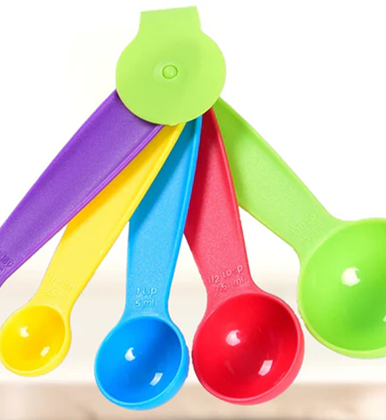 DECAKILA- KMTT070B-CUILLERE A MESURE EN PLASTIQUE ,matériau PP Facile à utiliser et facile à ranger Emballé par  carte papier